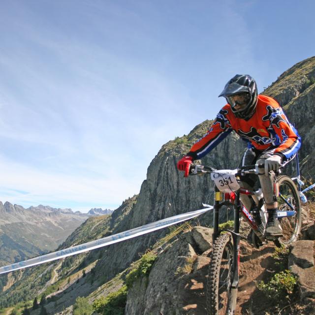 The most impressive mountain bike descents Office de Tourisme d oz en oisans