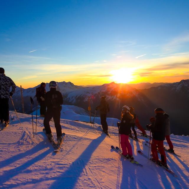 Descente au coucher du Soleil Dôme des Rousses