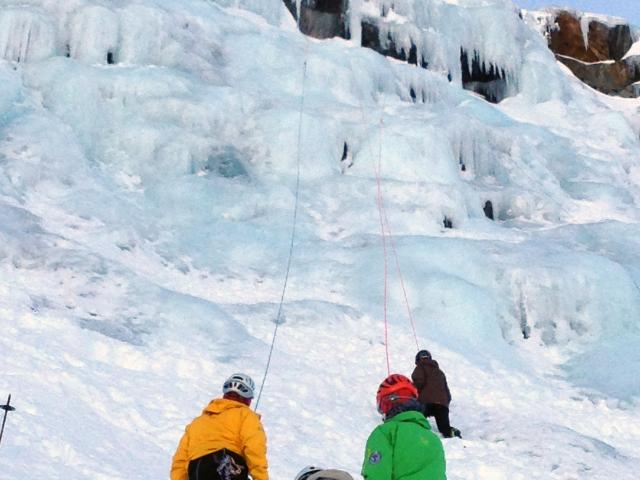 Escalade sur cascade de glace