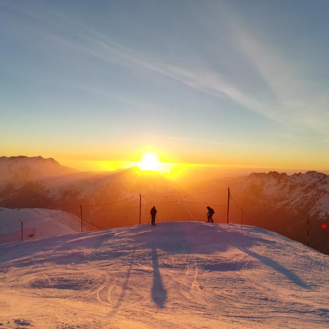 Ski au coucher du soleil